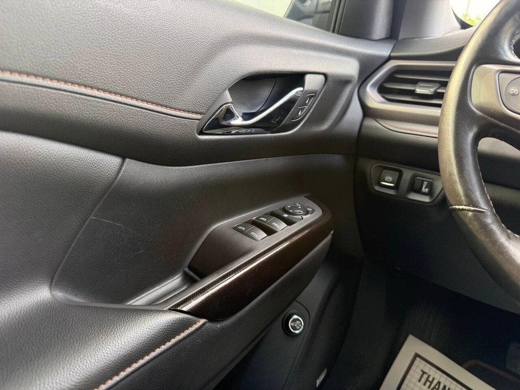 GMC Acadia Vehicle Full-screen Gallery Image 34