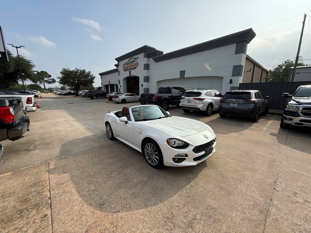 FIAT 124 Spider Vehicle Full-screen Gallery Image 03