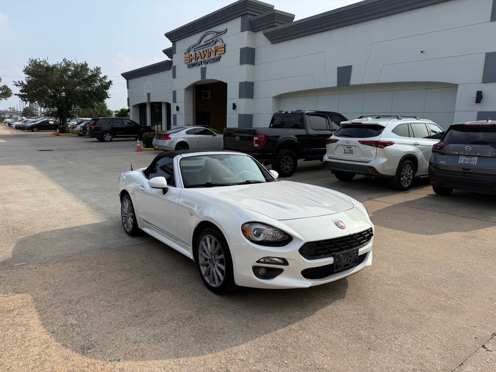 FIAT 124 Spider Vehicle Full-screen Gallery Image 04
