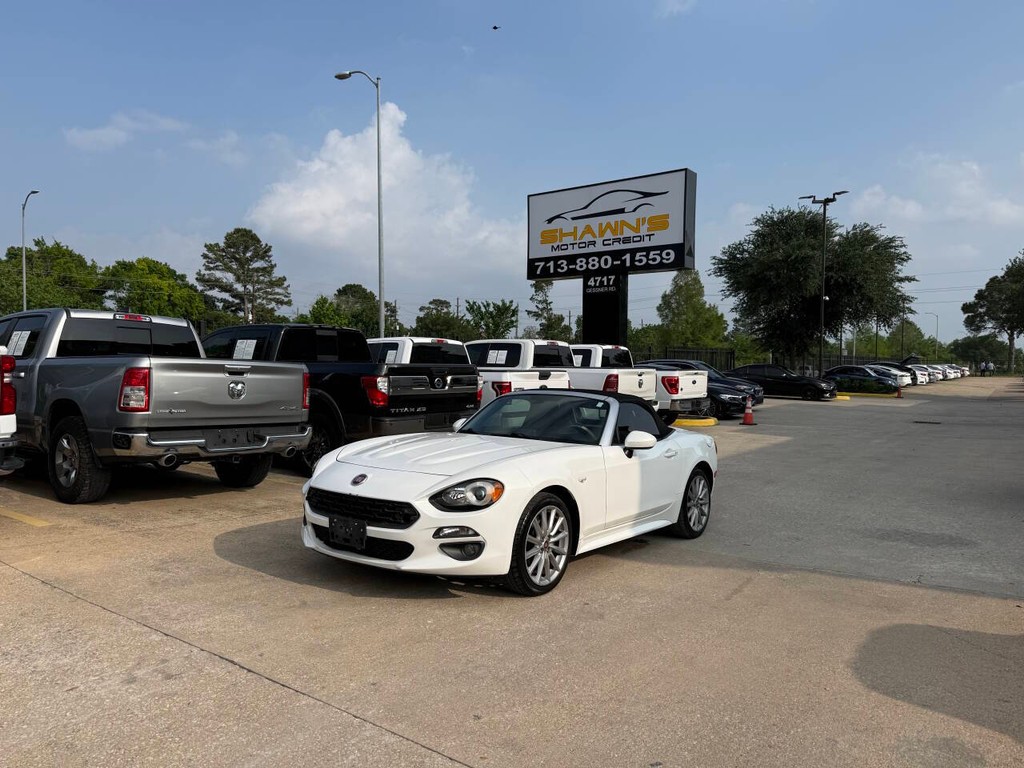 FIAT 124 Spider Vehicle Full-screen Gallery Image 05