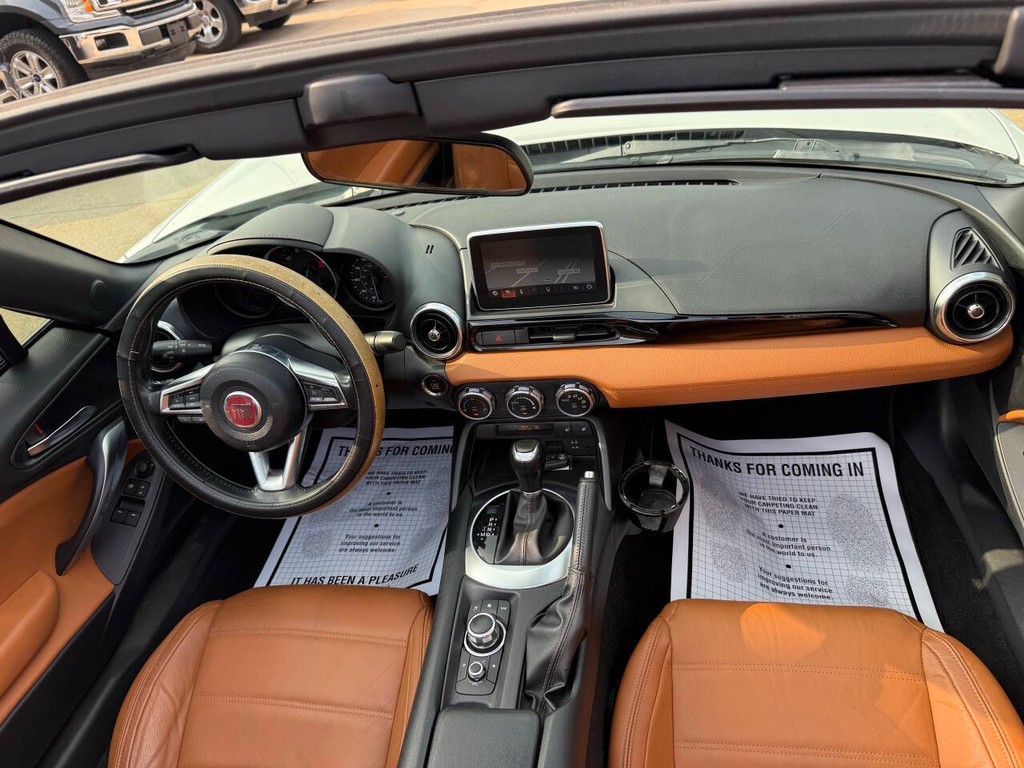 FIAT 124 Spider Vehicle Full-screen Gallery Image 16