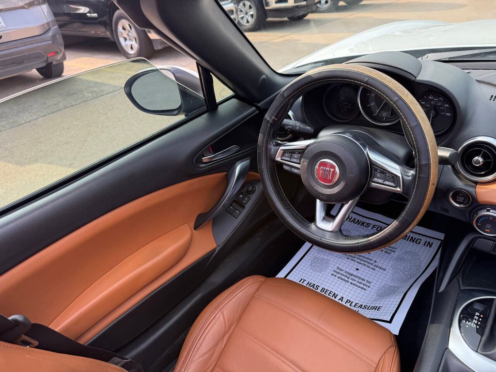 FIAT 124 Spider Vehicle Full-screen Gallery Image 18