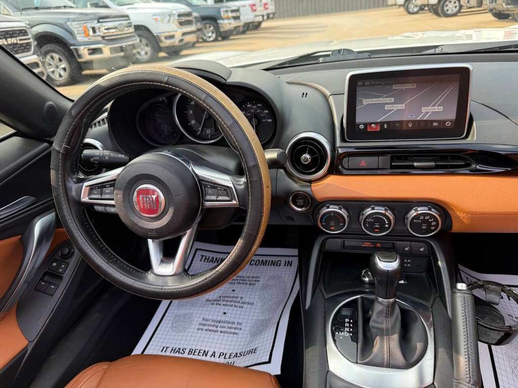 FIAT 124 Spider Vehicle Full-screen Gallery Image 20