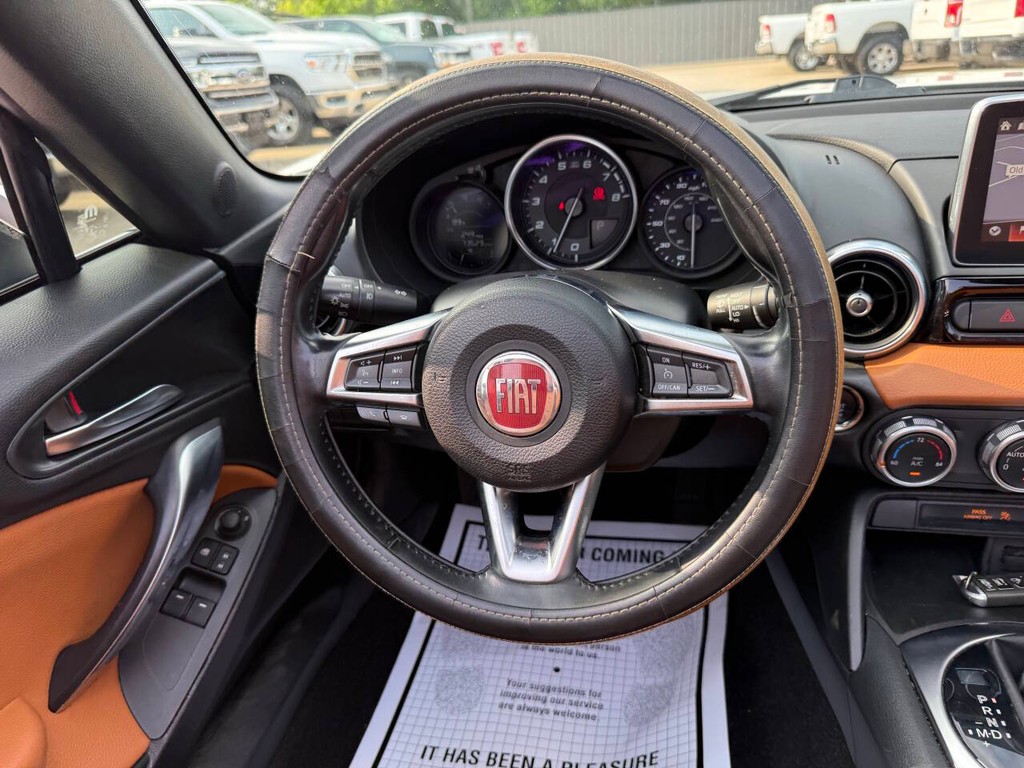 FIAT 124 Spider Vehicle Full-screen Gallery Image 21