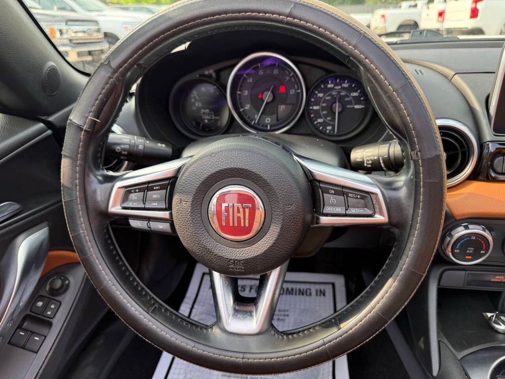 FIAT 124 Spider Vehicle Full-screen Gallery Image 22