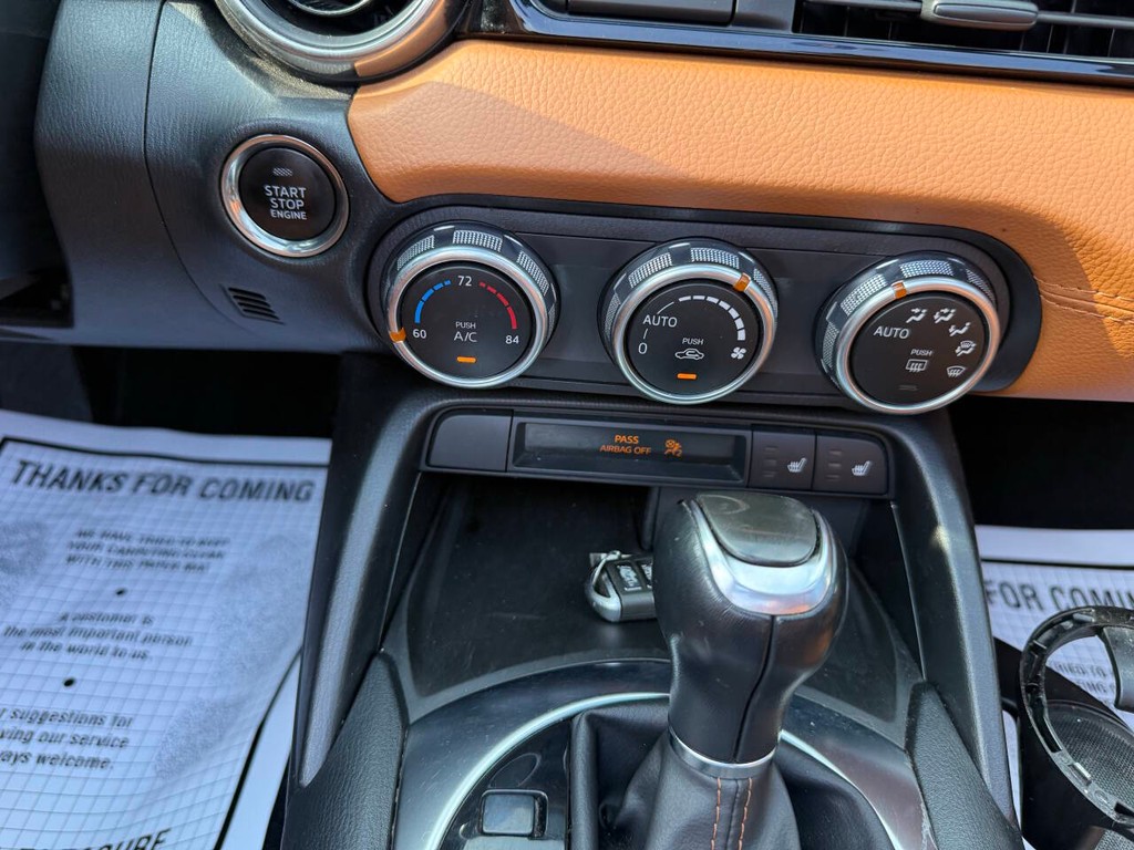 FIAT 124 Spider Vehicle Full-screen Gallery Image 26