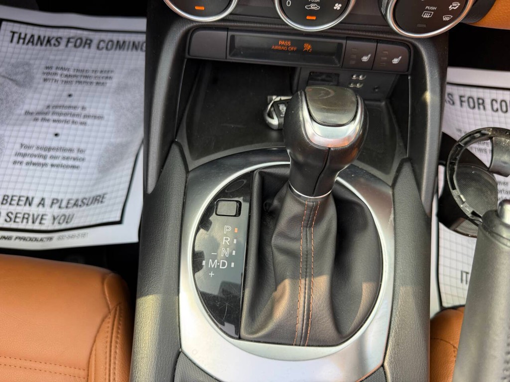 FIAT 124 Spider Vehicle Full-screen Gallery Image 27