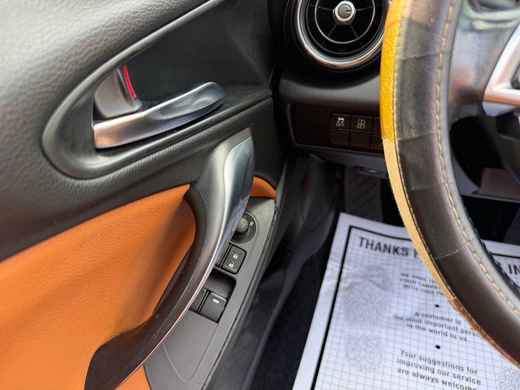 FIAT 124 Spider Vehicle Full-screen Gallery Image 29