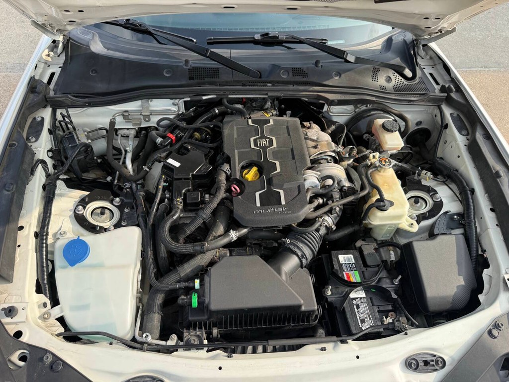 FIAT 124 Spider Vehicle Full-screen Gallery Image 33