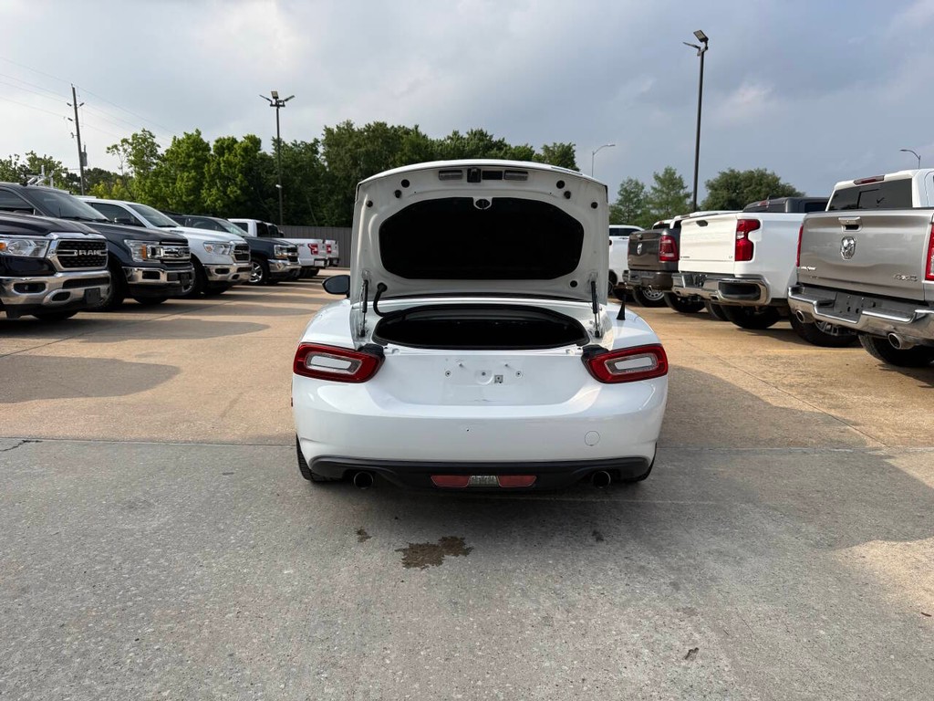 FIAT 124 Spider Vehicle Full-screen Gallery Image 35