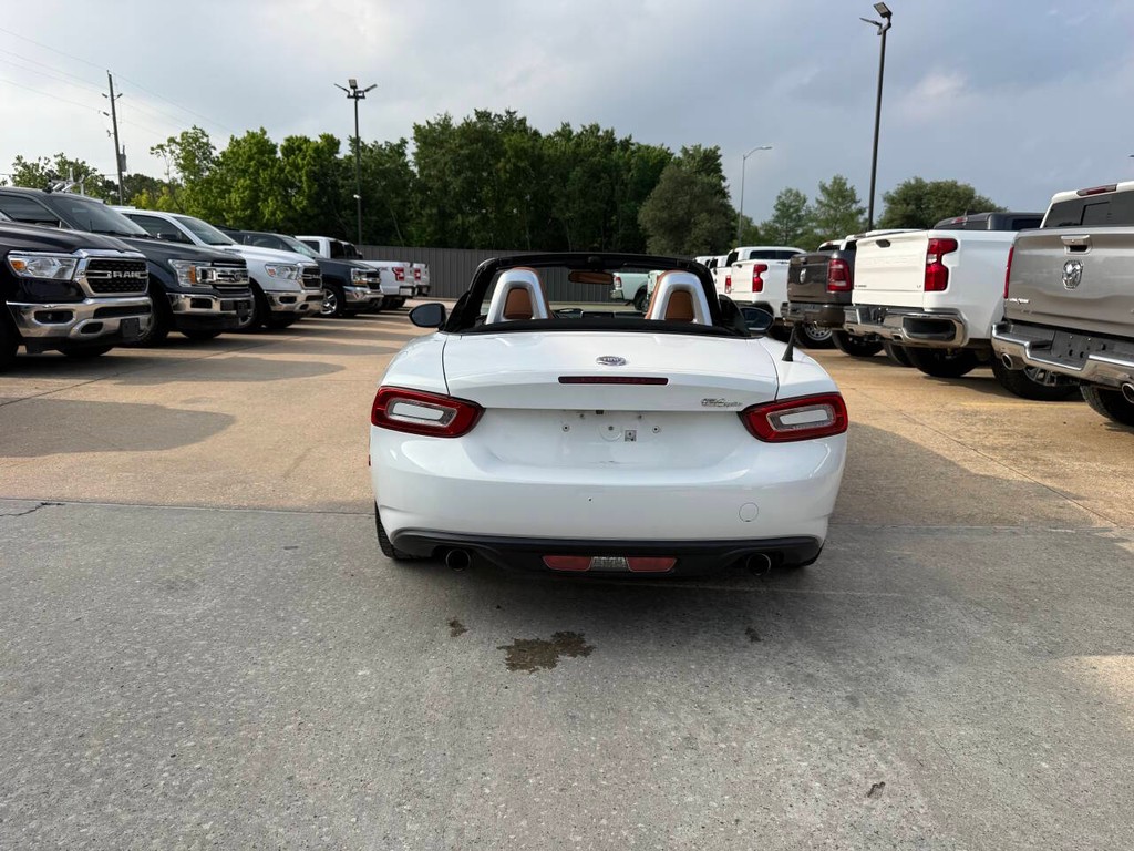 FIAT 124 Spider Vehicle Full-screen Gallery Image 36