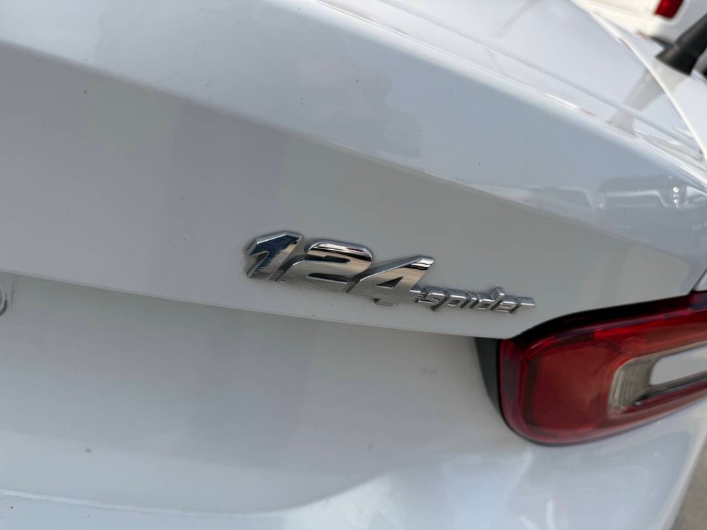 FIAT 124 Spider Vehicle Full-screen Gallery Image 37