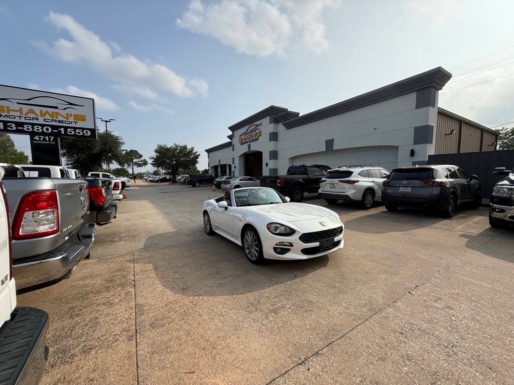 FIAT 124 Spider Vehicle Full-screen Gallery Image 42