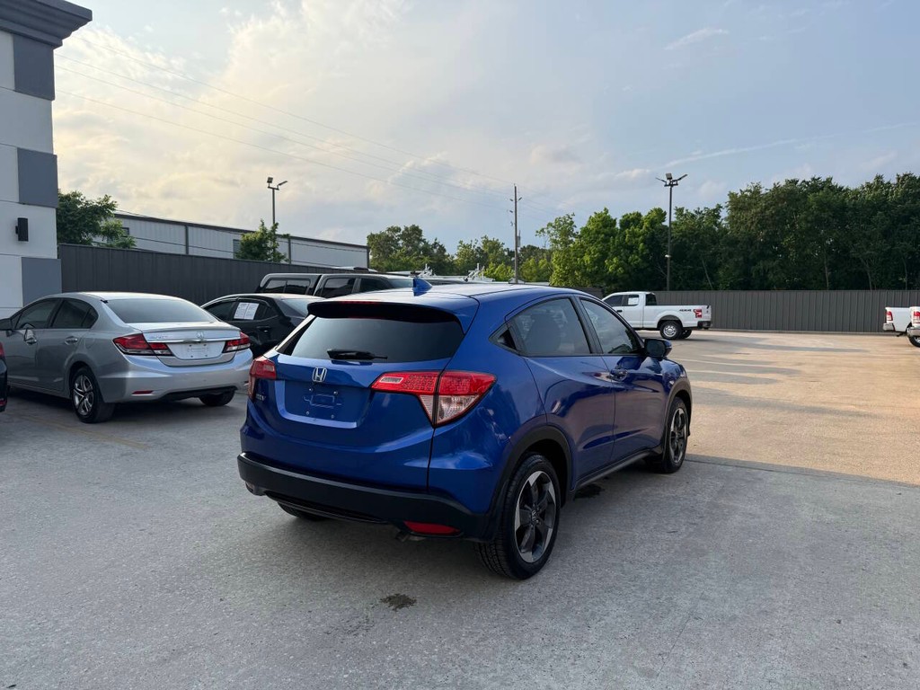 Lexus RC 350 Vehicle Full-screen Gallery Image 05