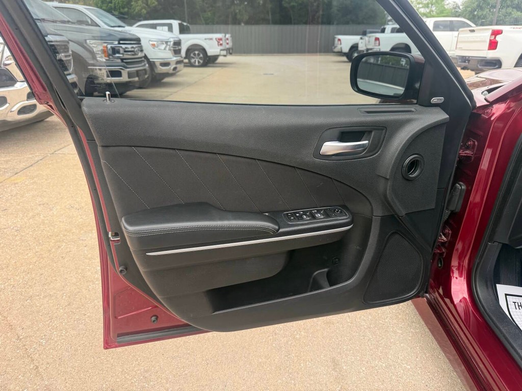 Dodge Charger Vehicle Full-screen Gallery Image 08