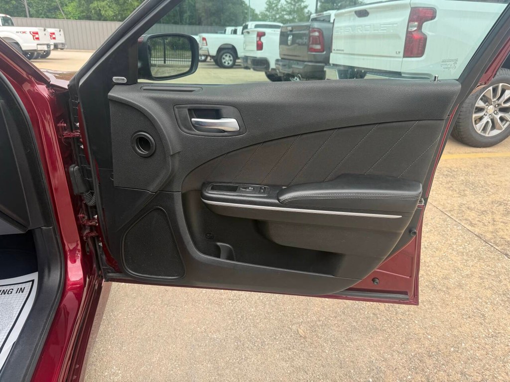 Dodge Charger Vehicle Full-screen Gallery Image 11