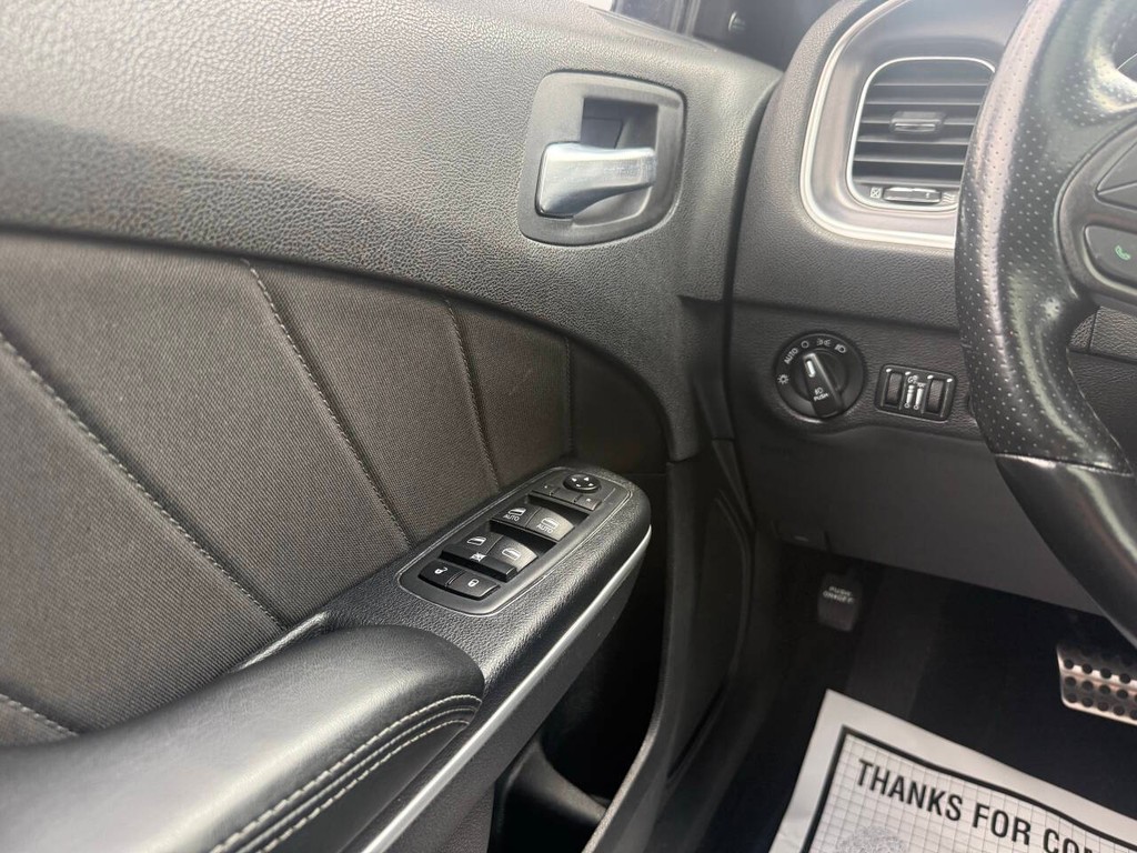 Dodge Charger Vehicle Full-screen Gallery Image 31
