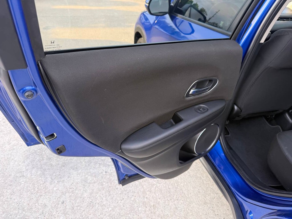 Honda HR-V Vehicle Full-screen Gallery Image 14