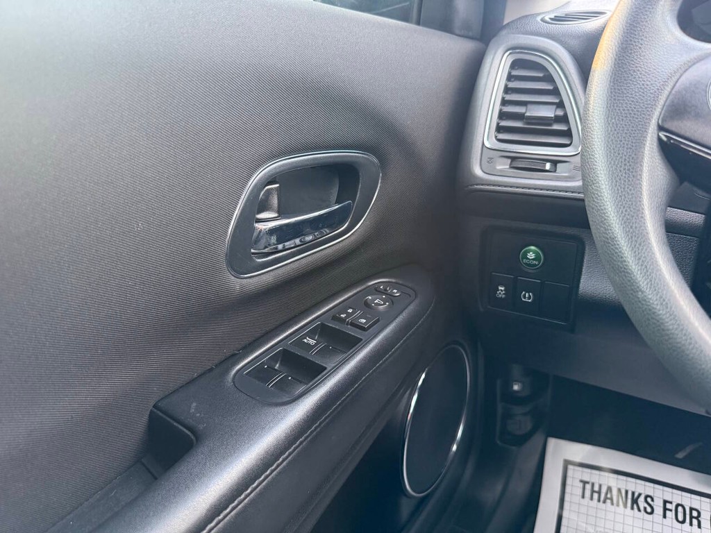 Honda HR-V Vehicle Full-screen Gallery Image 29