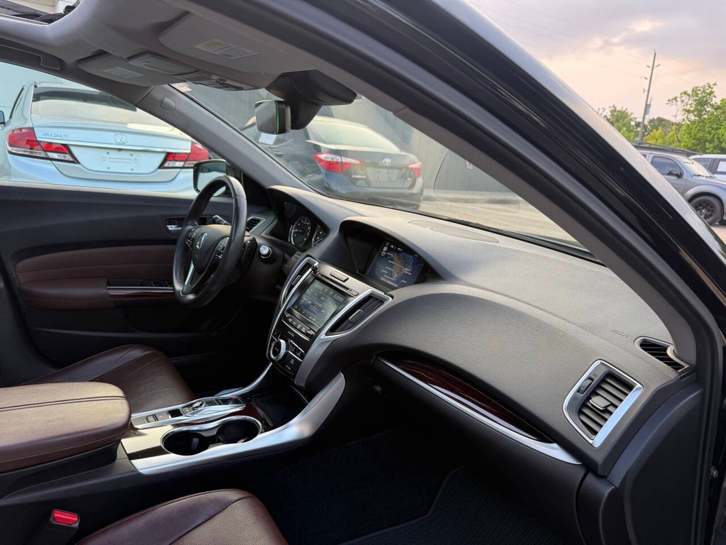 Acura TLX Vehicle Full-screen Gallery Image 09