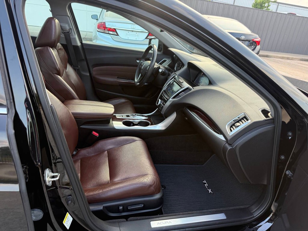 Acura TLX Vehicle Full-screen Gallery Image 10