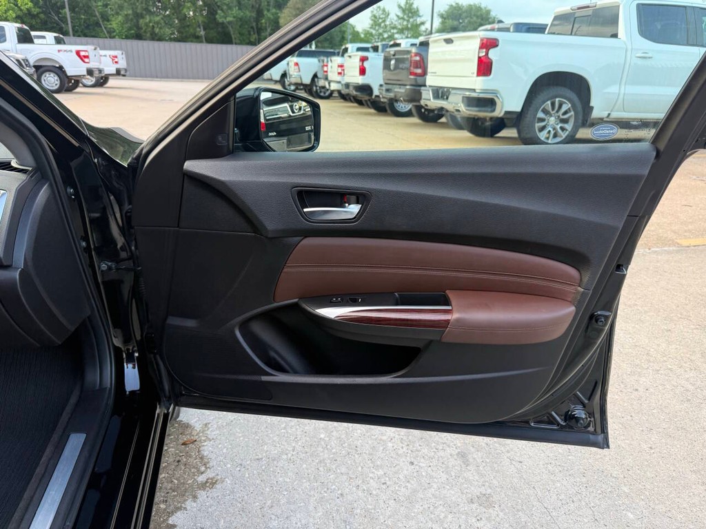 Acura TLX Vehicle Full-screen Gallery Image 11