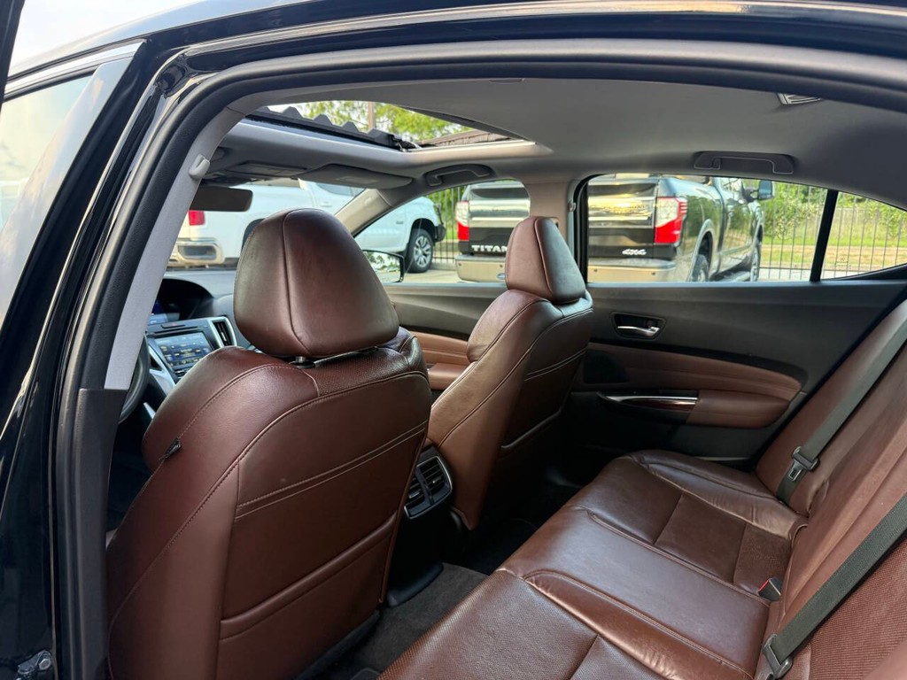 Acura TLX Vehicle Full-screen Gallery Image 12