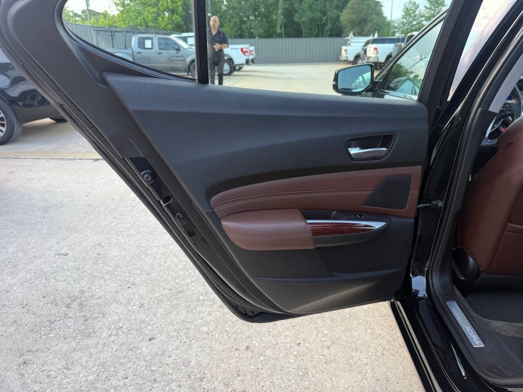 Acura TLX Vehicle Full-screen Gallery Image 14