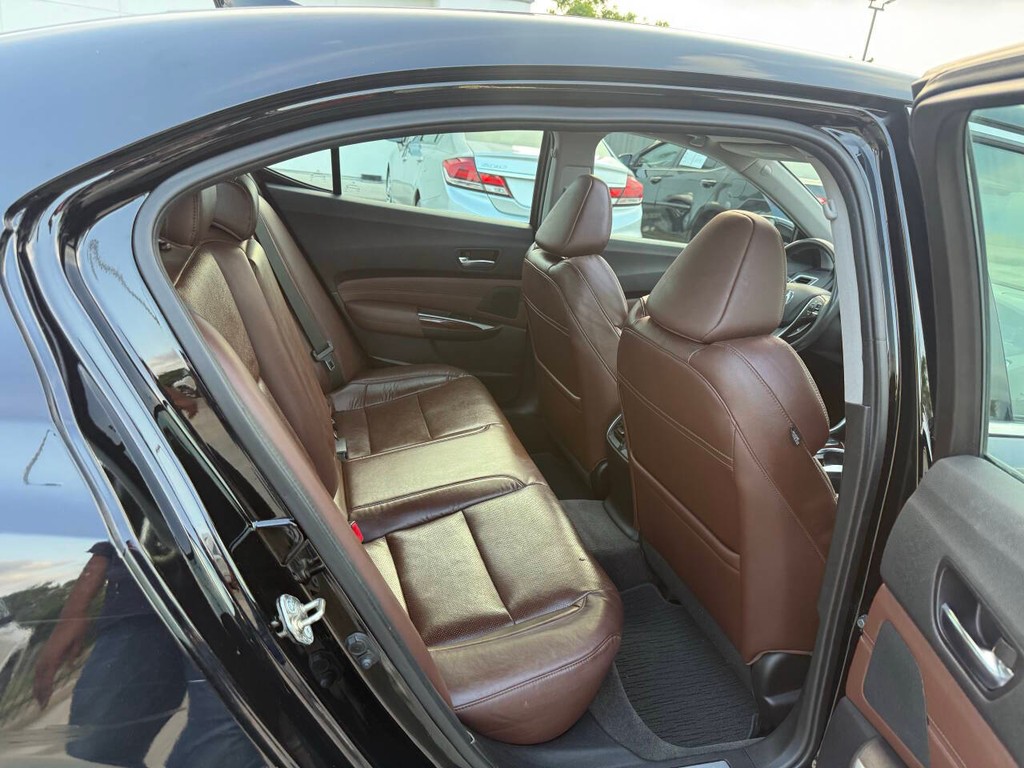 Acura TLX Vehicle Full-screen Gallery Image 15