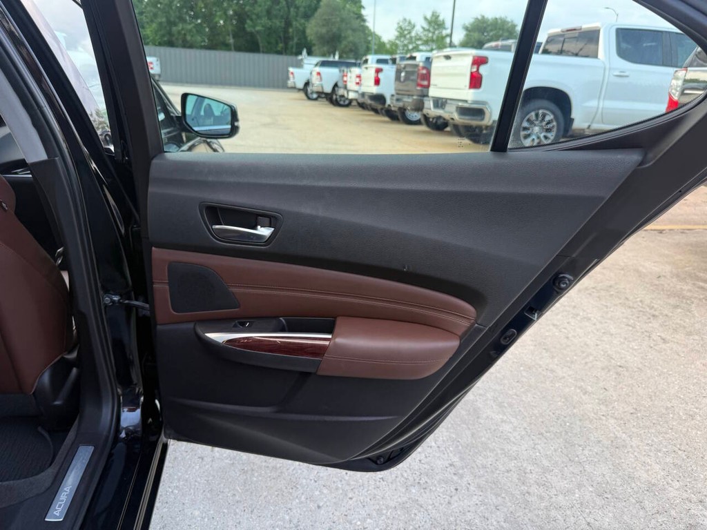 Acura TLX Vehicle Full-screen Gallery Image 16