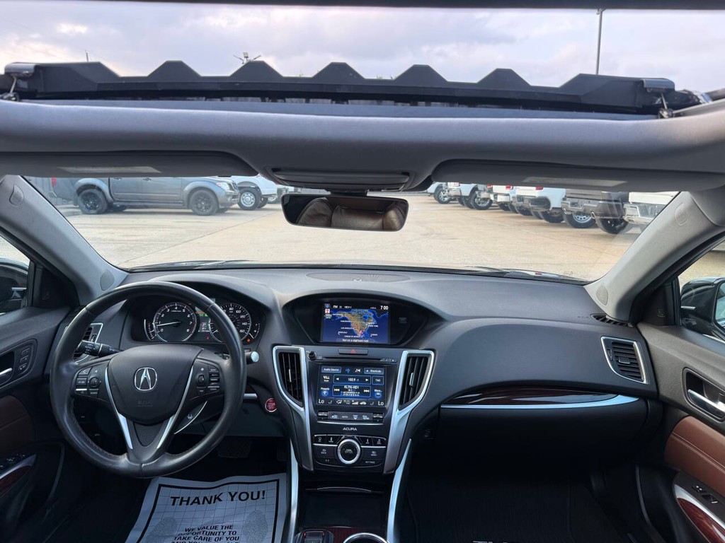 Acura TLX Vehicle Full-screen Gallery Image 17