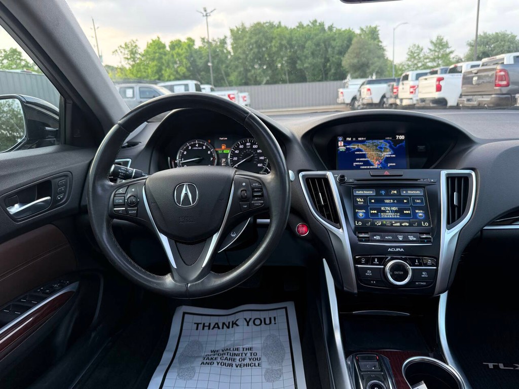 Acura TLX Vehicle Full-screen Gallery Image 18
