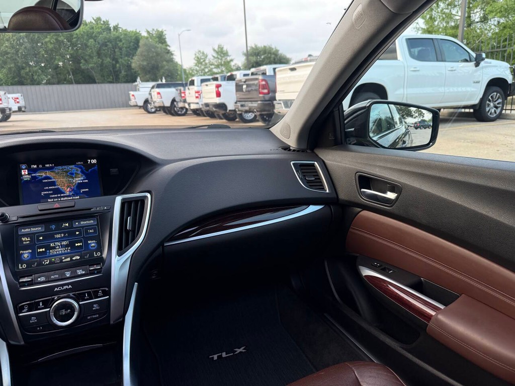 Acura TLX Vehicle Full-screen Gallery Image 19