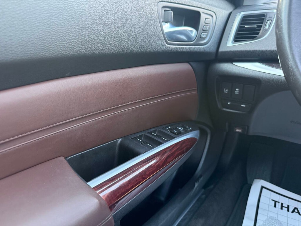 Acura TLX Vehicle Full-screen Gallery Image 30