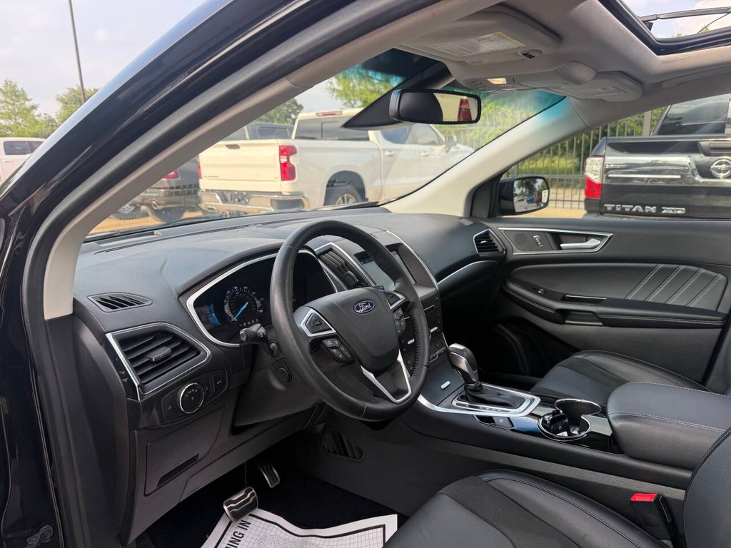 Ford Edge Vehicle Full-screen Gallery Image 06