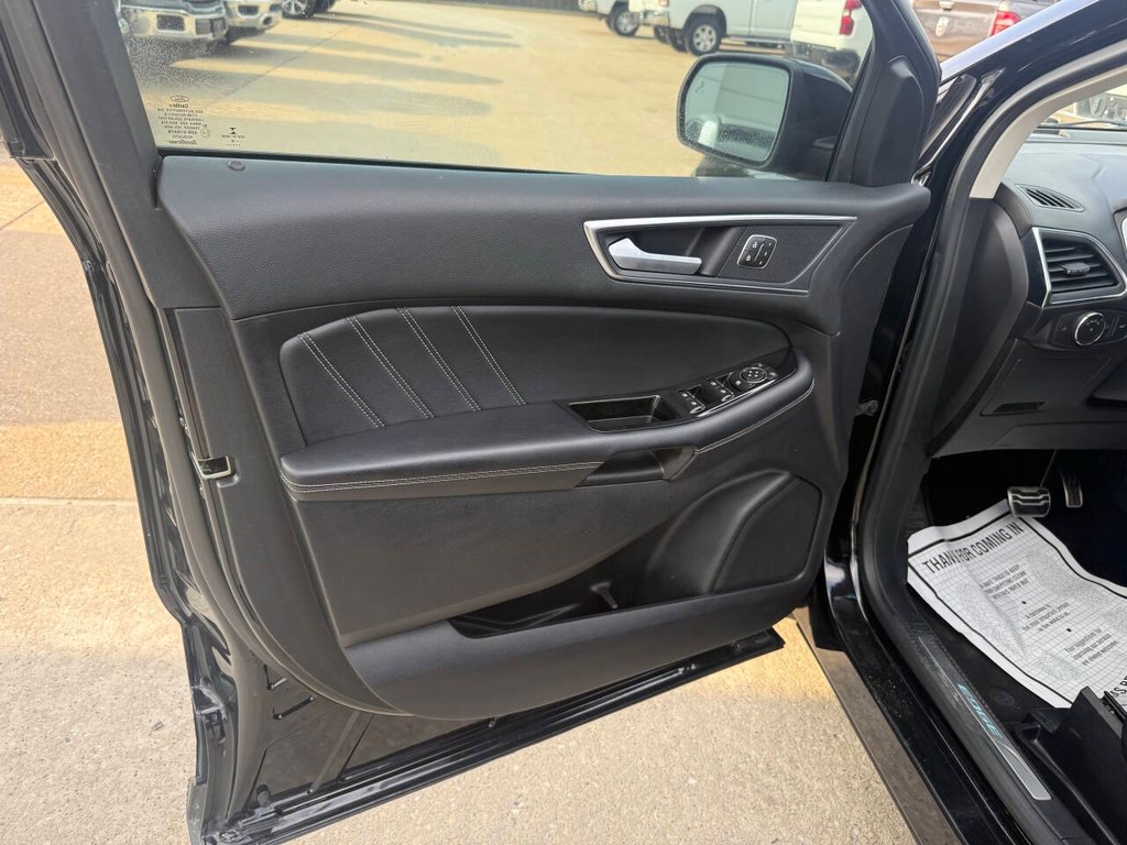 Ford Edge Vehicle Full-screen Gallery Image 08