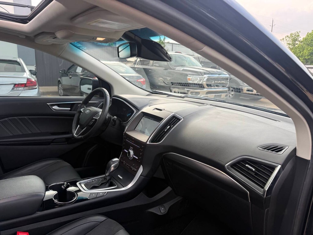 Ford Edge Vehicle Full-screen Gallery Image 09