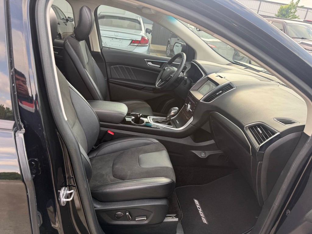 Ford Edge Vehicle Full-screen Gallery Image 10