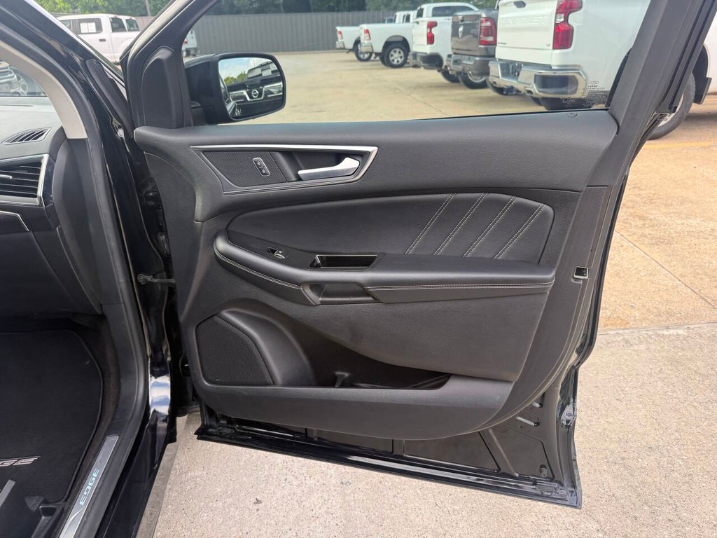 Ford Edge Vehicle Full-screen Gallery Image 11