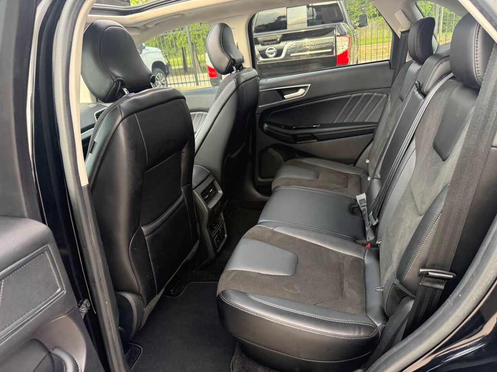 Ford Edge Vehicle Full-screen Gallery Image 13