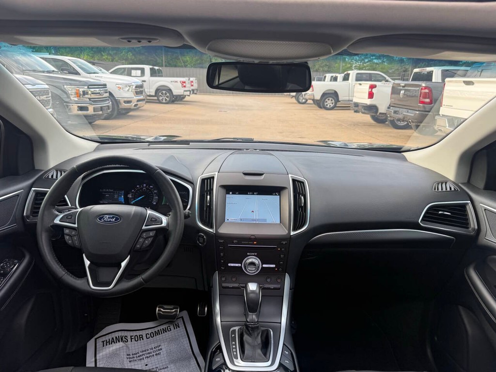 Ford Edge Vehicle Full-screen Gallery Image 17