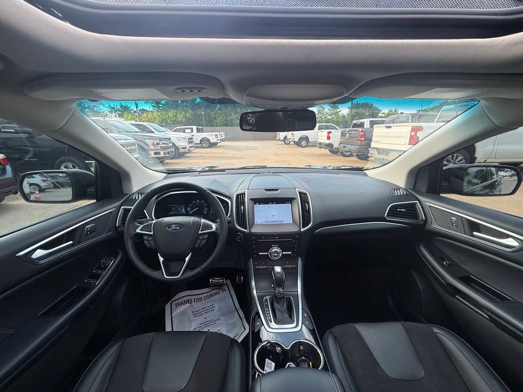 Ford Edge Vehicle Full-screen Gallery Image 18