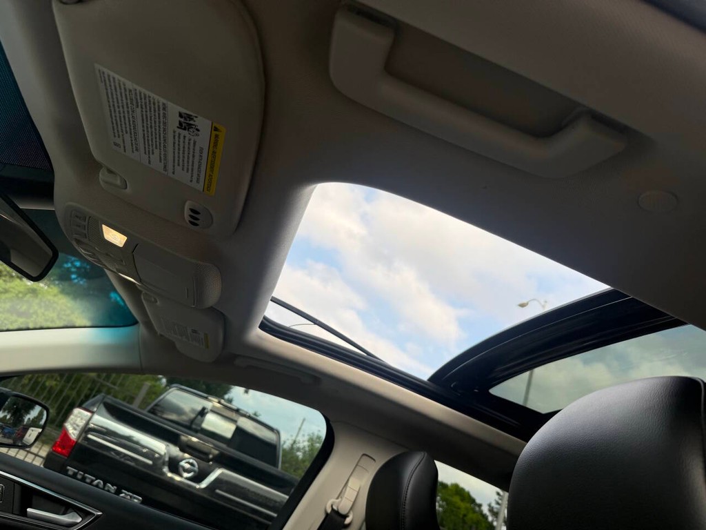 Ford Edge Vehicle Full-screen Gallery Image 25