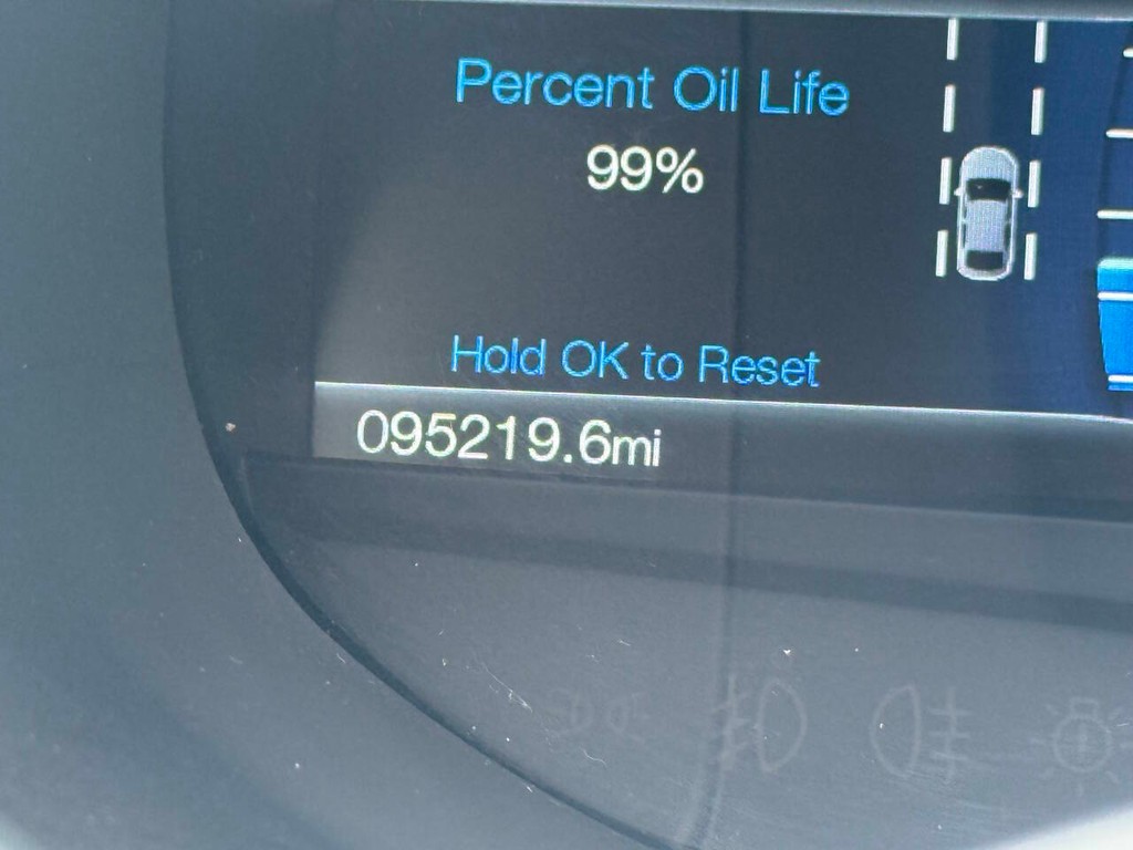 Ford Edge Vehicle Full-screen Gallery Image 28