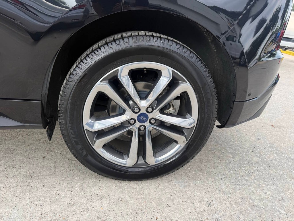 Ford Edge Vehicle Full-screen Gallery Image 31