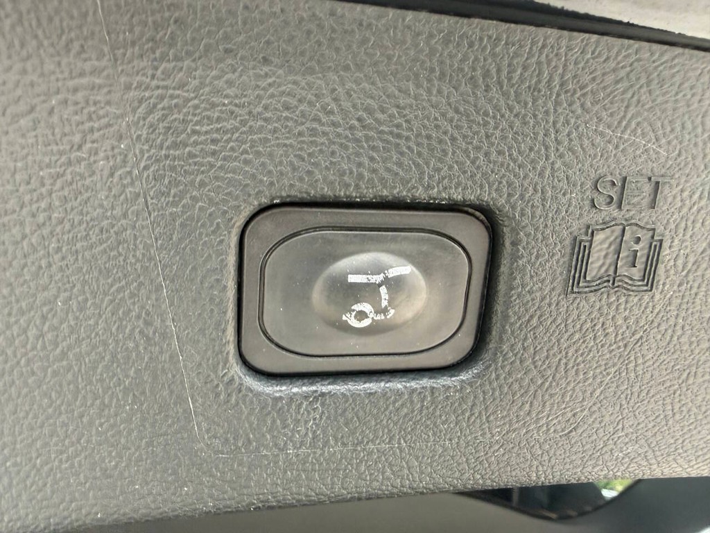 Ford Edge Vehicle Full-screen Gallery Image 33