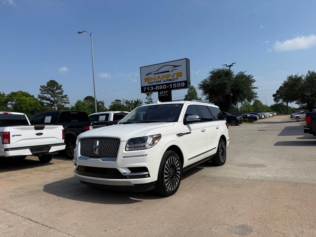 Lincoln Navigator Vehicle Full-screen Gallery Image 03
