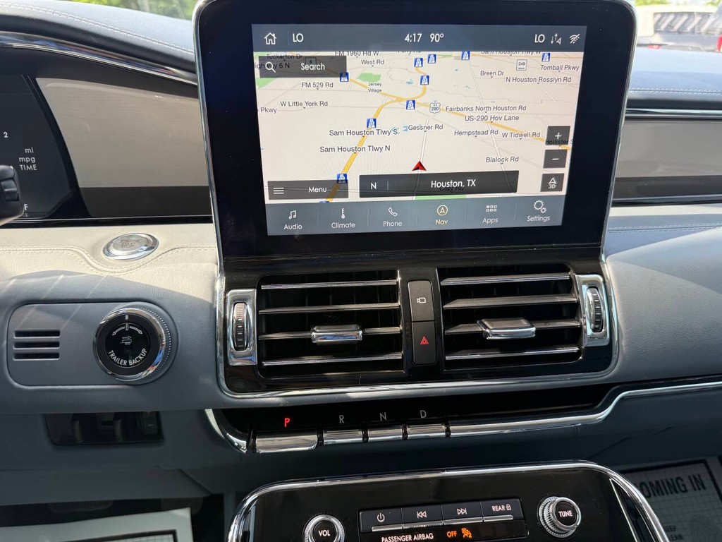 Lincoln Navigator Vehicle Full-screen Gallery Image 33