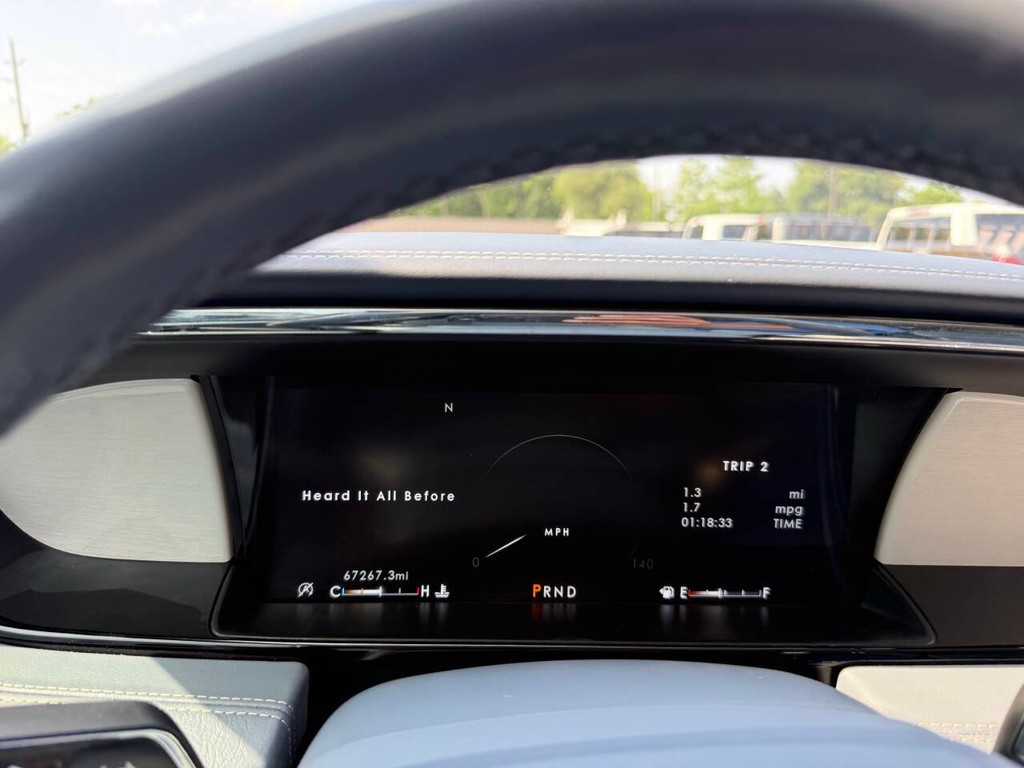 Lincoln Navigator Vehicle Full-screen Gallery Image 40