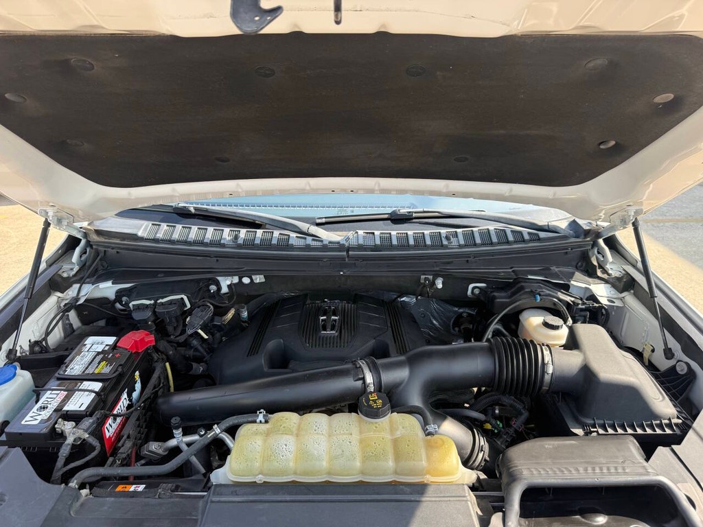 Lincoln Navigator Vehicle Full-screen Gallery Image 43